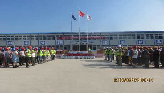 息縣縣領(lǐng)導(dǎo)、總工會(huì)主席迎著酷暑 送清涼慰問息縣高中項(xiàng)目一線工人